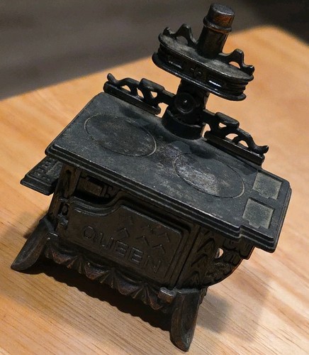 Vintage miniature queen wood - miniature,