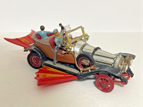 Corgi toys 266 chitty - -,