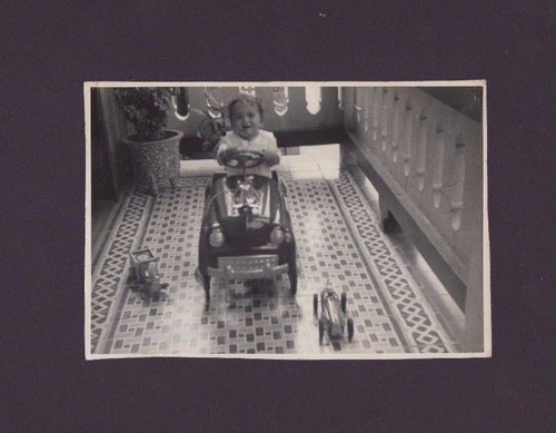 Antique photo pedal - /, /