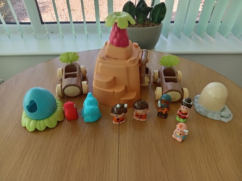 Elc happyland prehistoric set - prehistoric,