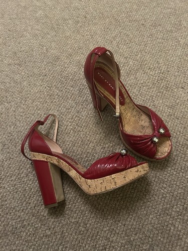 Marc jacobs red - by,