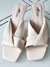 UK 5 & 6 Arianka Ruched Square