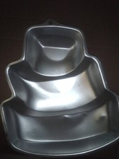 Vintage 2004 Wilton Lopsided