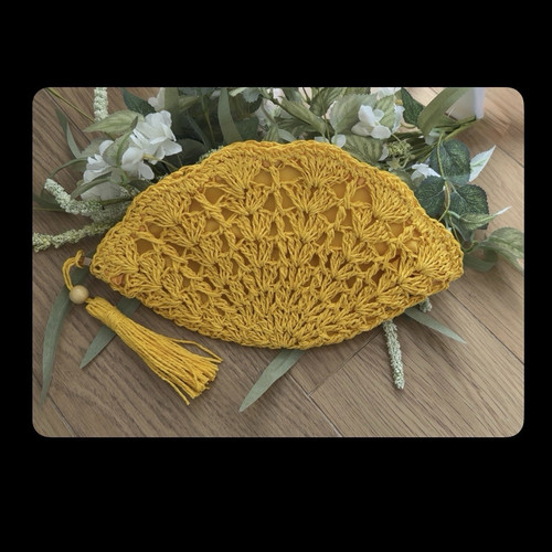 Yellow crochet semi - crochet, semi-circle