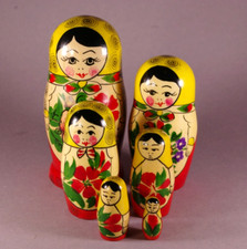 Authentic Russian nesting dolls Set. Made In USSR