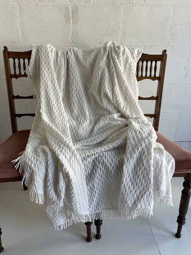 Vintage chenille quilt white - chenille,