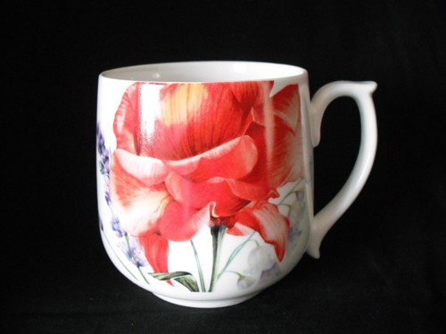 Beauty red floral mug - s,