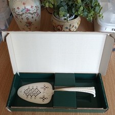 Cake slice ceramic English - 20th century Reticulate  royal Creamware Leeds VGC