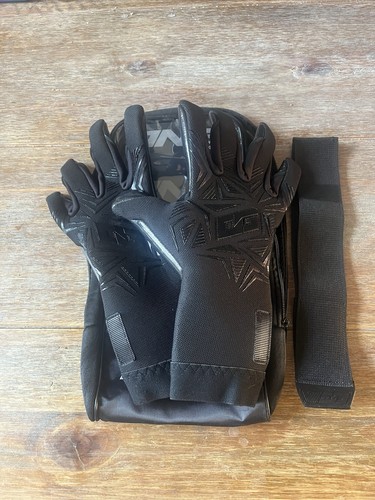 The one glove goalkeeper - the,