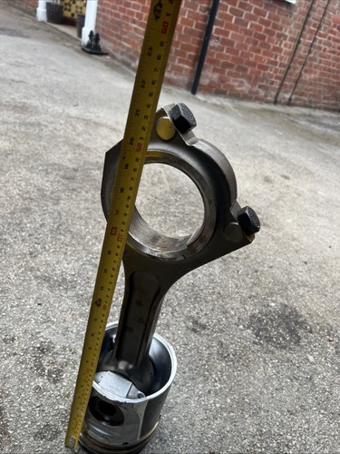 Large piston and con rod - piston, have