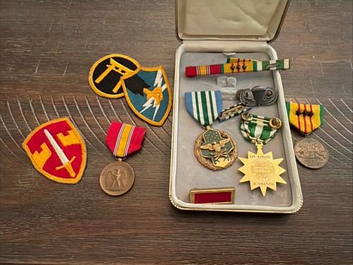 Vietnam war rru medals - vietnam,