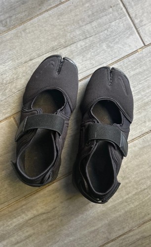 Black nike rifts size 5 - black,
