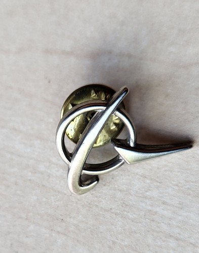 Airline aviation pin badge - pin,