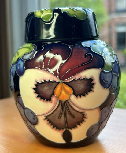 Moorcroft study velvet - in,