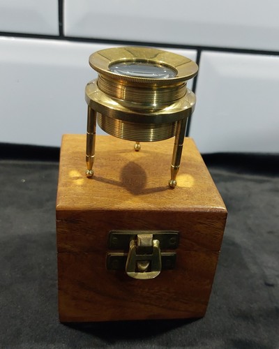 Magnifying glass brass - glass,
