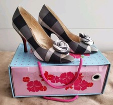 Poetic Licence Black White