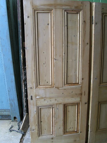 Door small short wide - wide, unusual