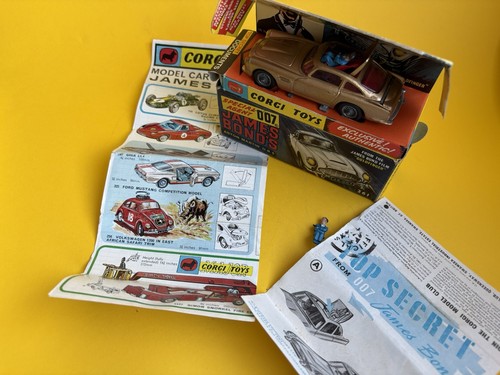 Corgi toys 261 aston martin - toys,