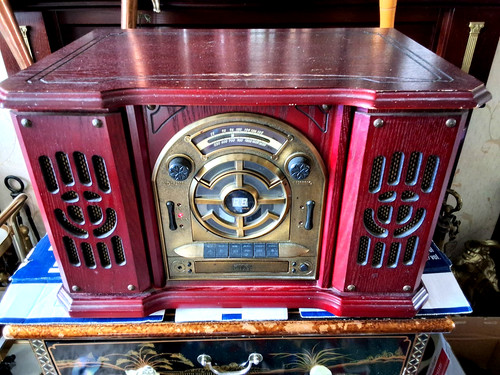 Retro musicm8 turntable - musicm8,