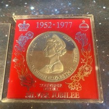 1952 - 1977 SILVER JUBILEE  SOUVENIR MEDAL. QUEEN ELIZABETH II. V.F.