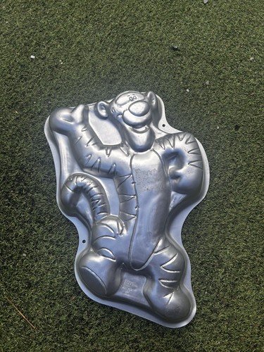 Tigger wilton metal cake - tigger, pan