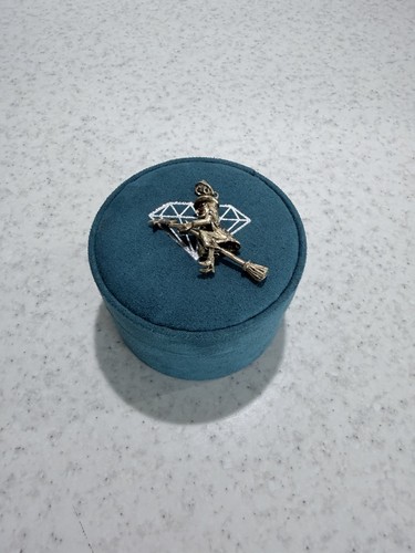 Vintage 9ct yellow - gold, witch