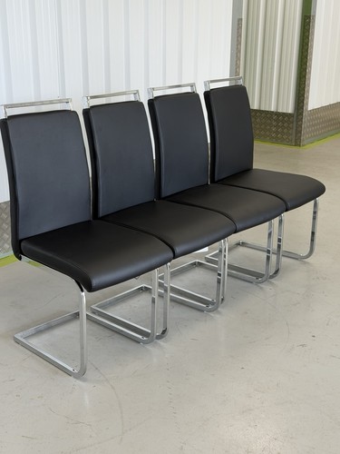 Set black upholstered - of,