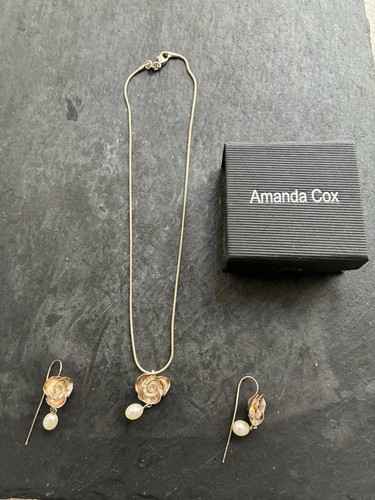 Amanda cox gold tone flower - cox,