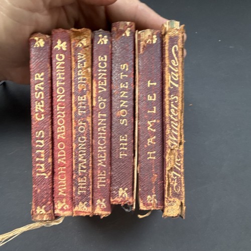 Temple shakespeare miniature - shakespeare,