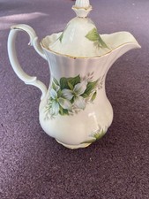 Royal Albert Trillium coffee