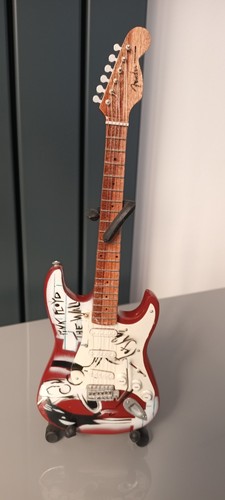 Pink floyd wall with teacher - wall,