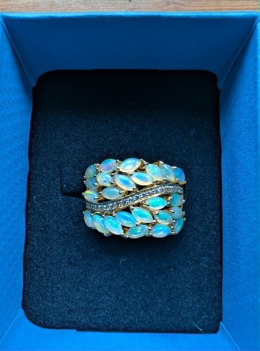 Ethiopian opal ring 18k yellow