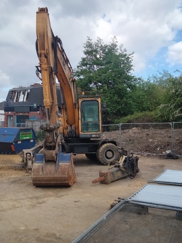 Hyundai wheeled excavator 20 - hyundai,