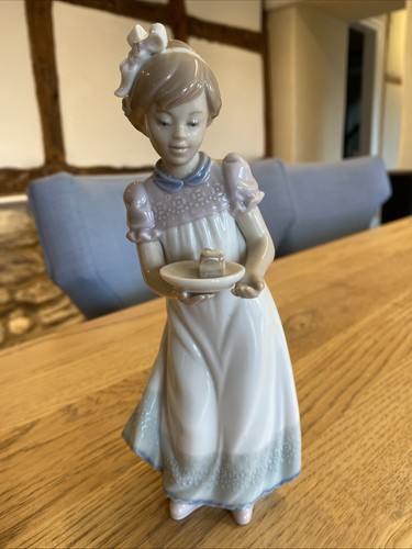 Lladro figurine girl with - figurine,