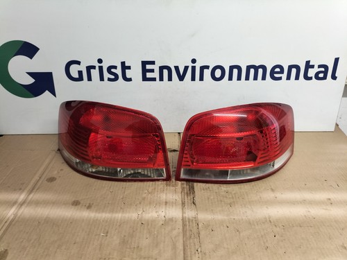 Audi pair rear lights - of,