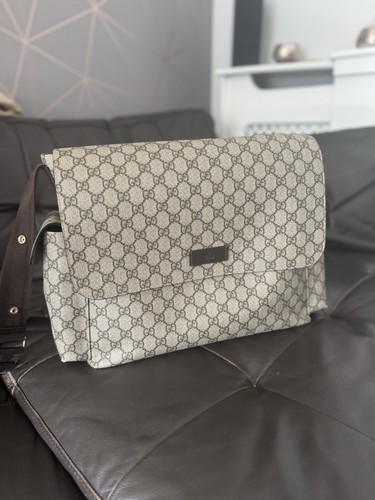 Authentic gucci monogram large - gucci,
