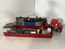 Disney Pixar Cars - MACK TRUCK HAULER TRAILER PLAYSET 2006 - 1:55 Scale