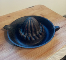 Vintage or Old Bakelite Lemon Juicer or Squeezer Boxed Retro Kitchenalia 1930’s