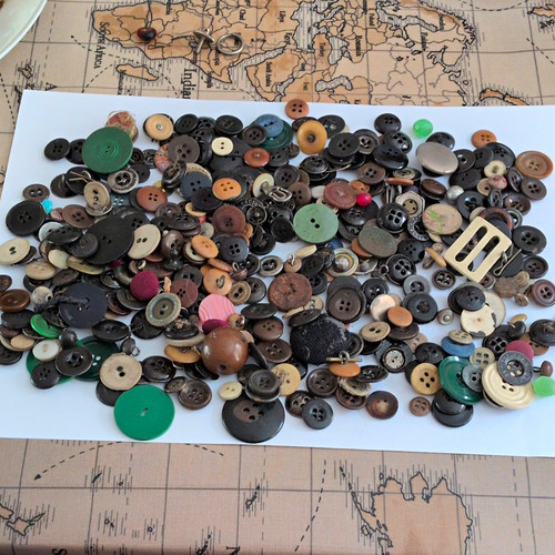 285g mixed vintage buttons job - 285g,