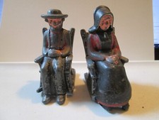 VINTAGE CAST IRON METAL SALT AND PEPPER ROCKING CHAIRS W AMISH MAN LADY VERY OLD