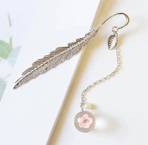 Leaf shape bookmark pink - leaf,