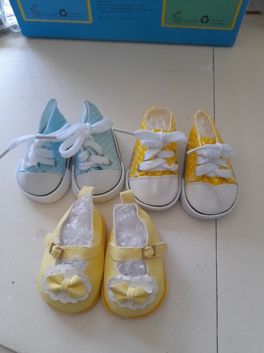 Dolls shoes for a baby - x,