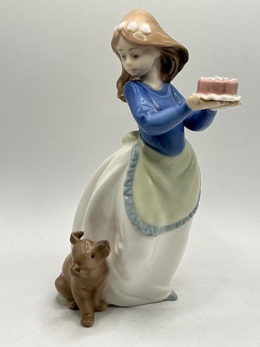 Nao lladro spain figurine - by,