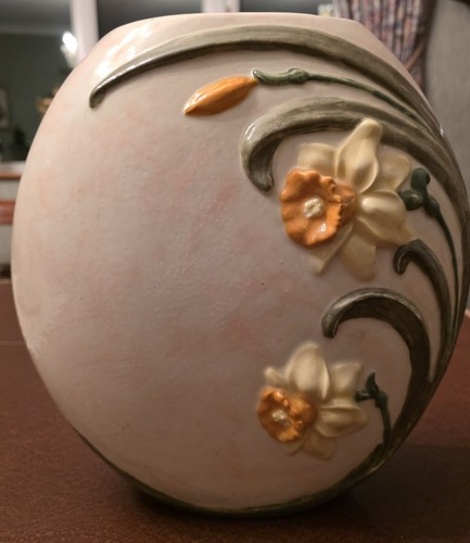 Porcelain daffodil vase 28 - vase,