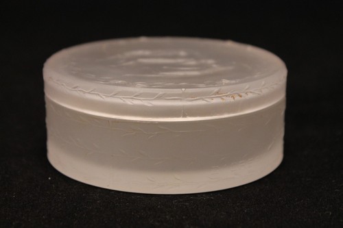 Lalique frosted glass round - r.,