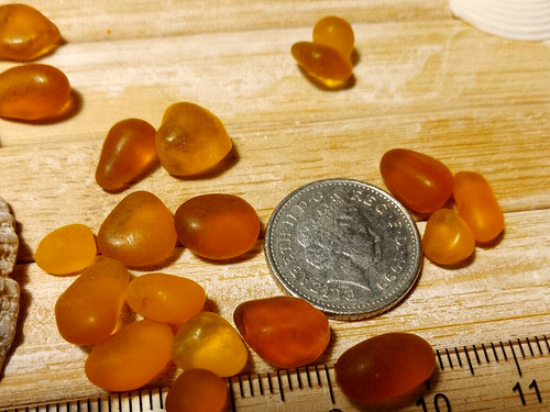 Small pieces amber - pieces, orange