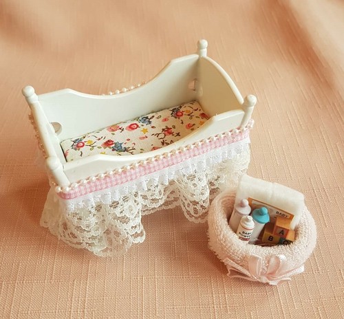 White wooden cradle - ., dressed