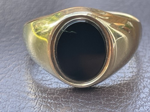 9ct yellow gold onyx ring