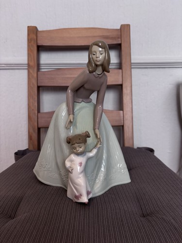Large nao lladro 1318 first - large,