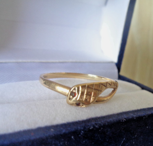 Gold garnet snake - ring, vintage